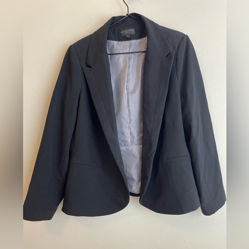 Beautiful black, lined, blazer by Worthington, size 1x